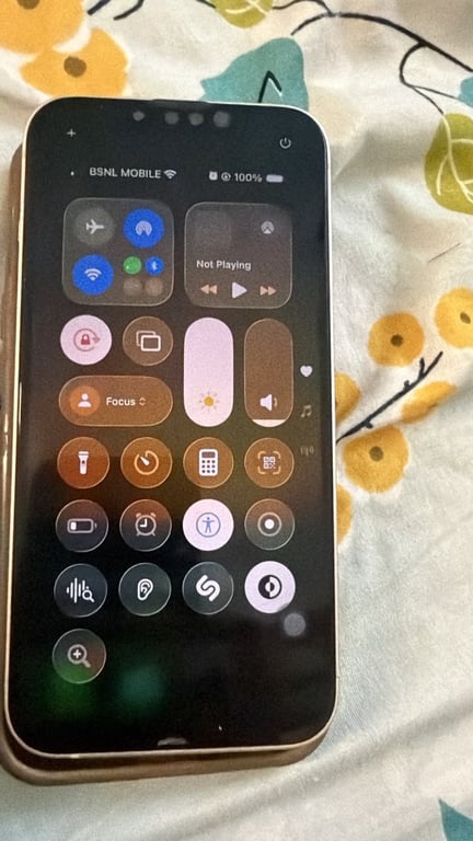 Apple iPhone 13