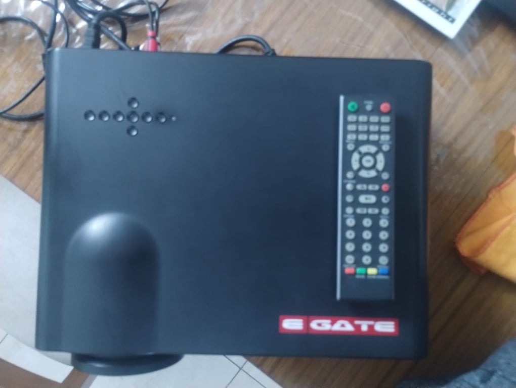 E Gate LED Home Projector with Remote (Black), photo 3