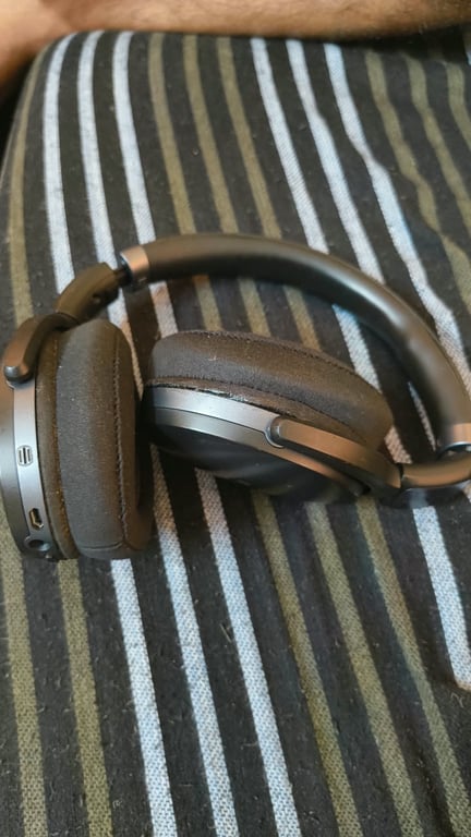 Wireless Over-Ear Headphones, Black (Foldable, with Wired Jack)
