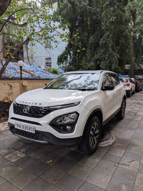 Tata Harrier SUV (White)