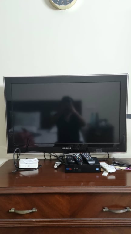 Samsung 32-inch LCD TV