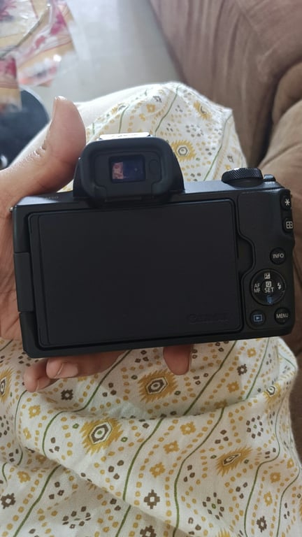 Canon EOS M50 Mirrorless Camera (Black)