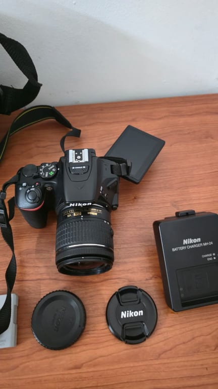 Nikon D5600 DSLR with AF-P DX 18-55mm f/3.5-5.6G VR Lens