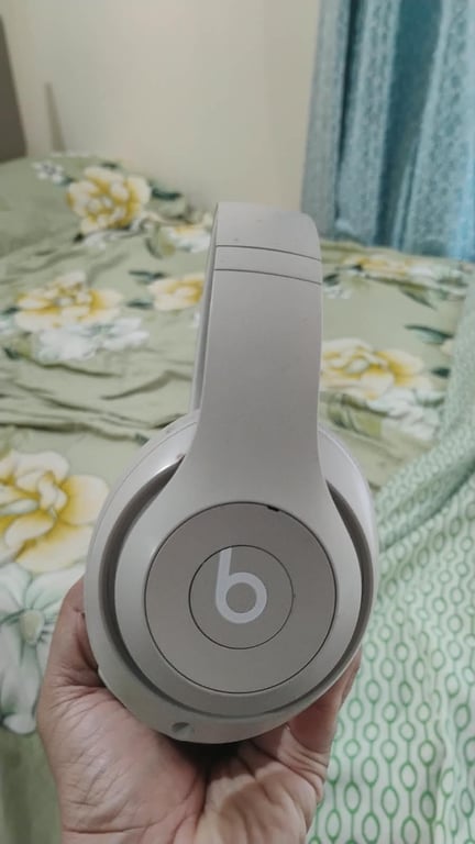 Beats Studio3 Wireless Over-Ear Headphones, photo 2