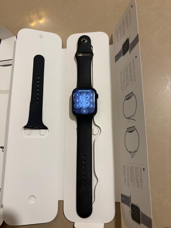 Apple Watch Series 8 GPS 45mm Midnight Aluminium Case with Midnight Sport Band, photo 4