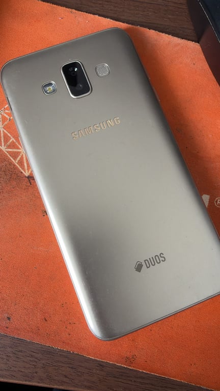 Samsung Galaxy J7 / J5 Dual SIM (Gold)