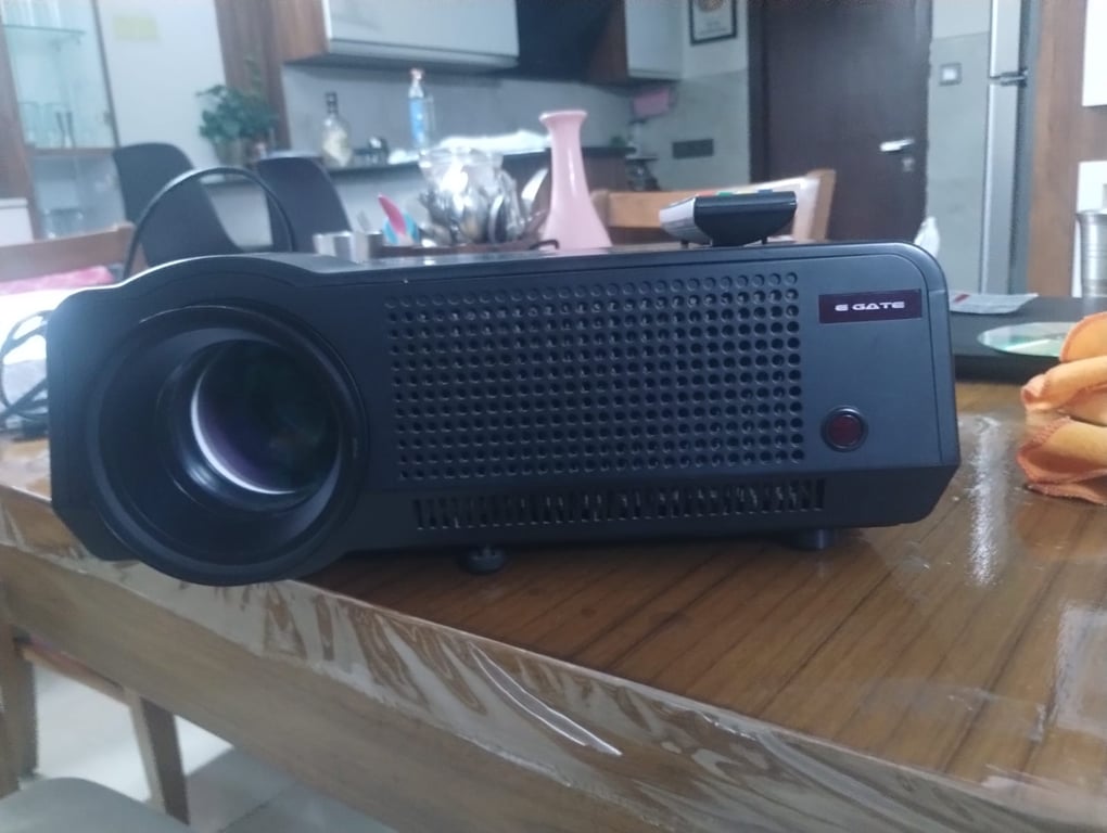 E Gate LED Home Projector with Remote (Black)