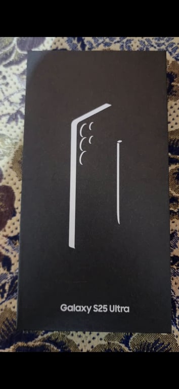 Samsung Galaxy S25 Ultra (box shown, storage variant not stated)