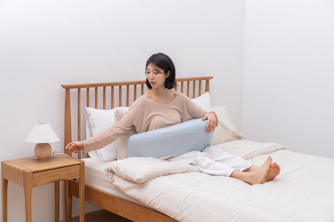 허리와 팔을 지탱하는 레벨업쿠션 사용 장면