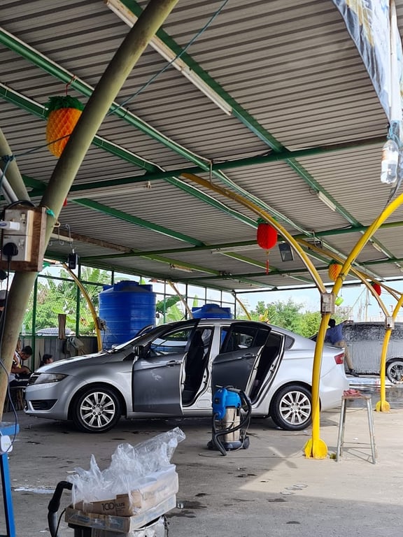 Simon Car Saloon