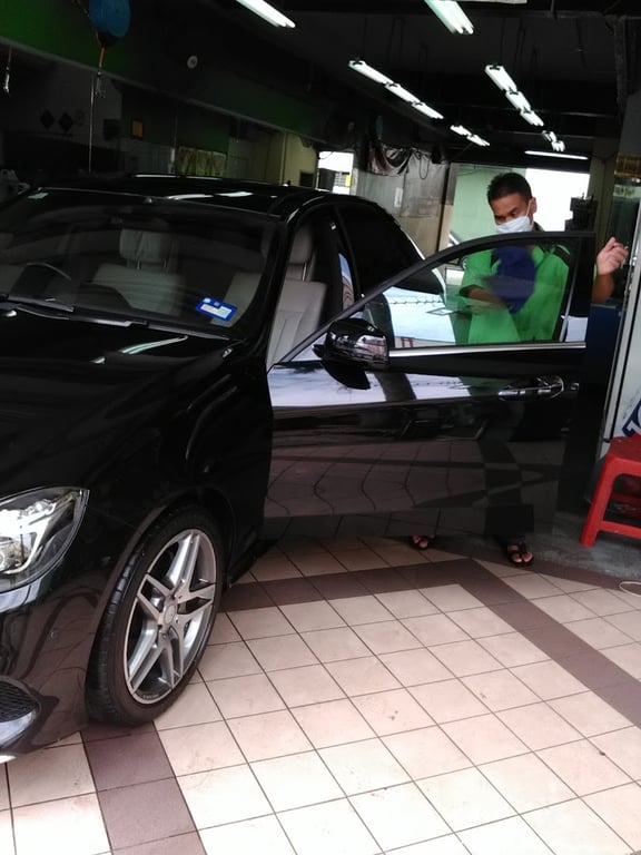 Pusat Mencuci Dan Menggilap Kereta