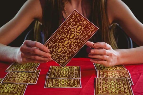 El tarot más acertado, cartas sobre la mesa