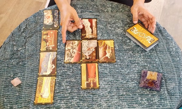 Amanda Grimaldo vidente real - tirada de cartas