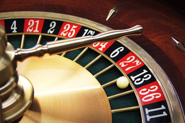 Ruleta de casino con el número 13