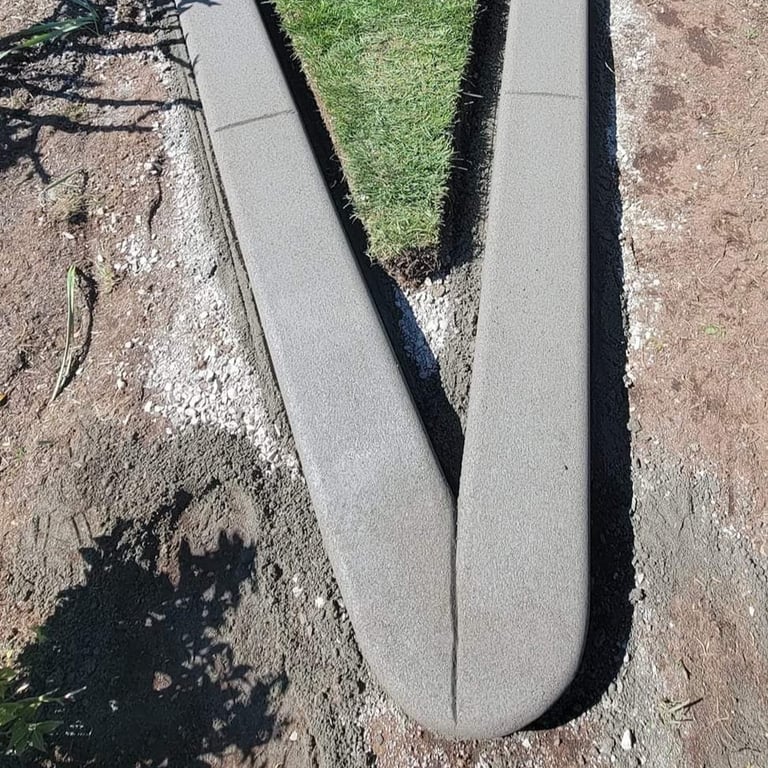 picture of landscape curbing with a very sharp angle, highlighting craftsmanship
