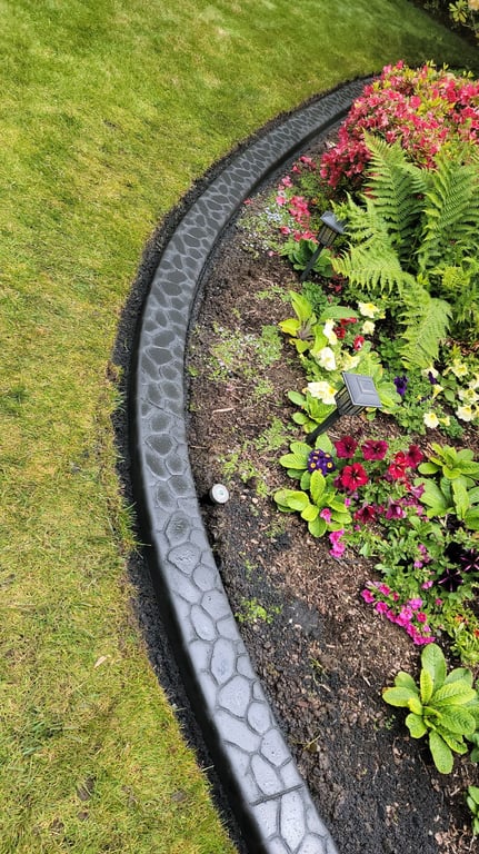 Curbing with a black cobblestone pattern