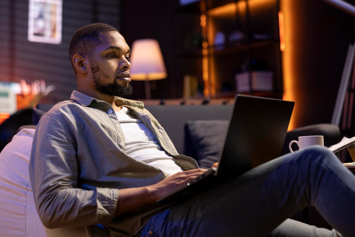 Criação e venda de planners digitais 2026 (Notion + PDF) no Hotmart e Etsy: R$ 2k–18k/mês passivos