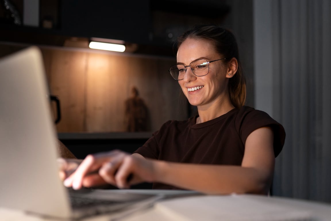 Side Income Tips for Full-Time Employees in 2026