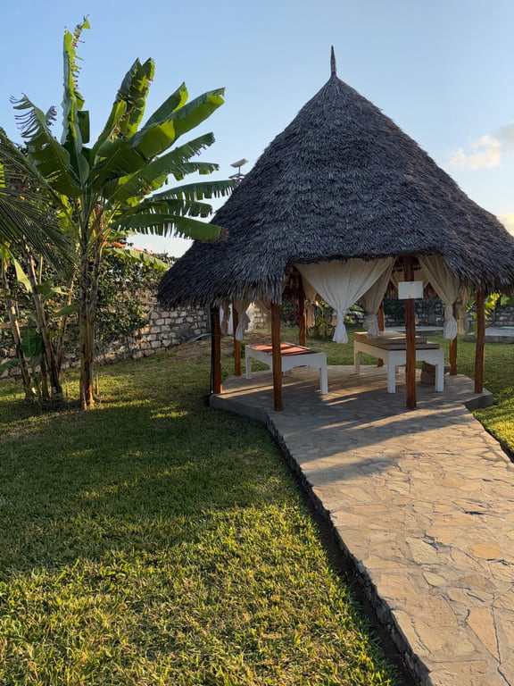 Thatched relaxation pavilion with two massage tables