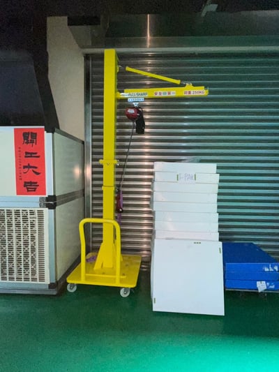 Cầu trục xoay đế di động và pa lăng điện chạy pin sạc - ảnh 6
