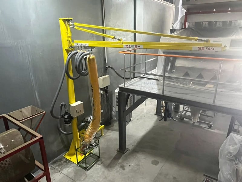 Cầu trục xoay kèm thiết bị nâng chân không ANVER hút bao