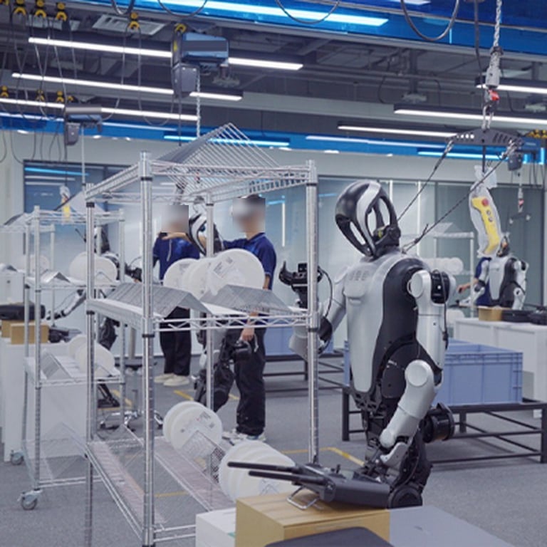 Pa lăng servo treo đỡ robot ở trạm thao tác và huấn luyện