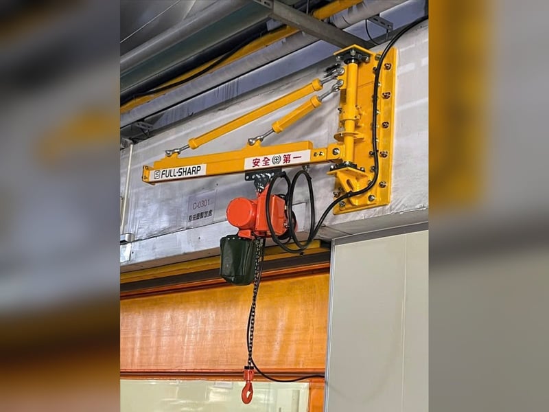 Cầu trục xoay pa lăng điện treo tường cho trạm làm việc