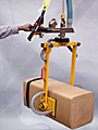 Tay điều khiển ANVER VB với bộ gá mặt hút kẹp bên hông đặt riêng, xoay tay 180°, nâng thùng phuy giấy tới 207 lb (94 kg)