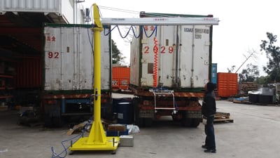 Pneumatic Jib Crane on Mobile Base with Carton Box Vacuum Tool - ảnh 1