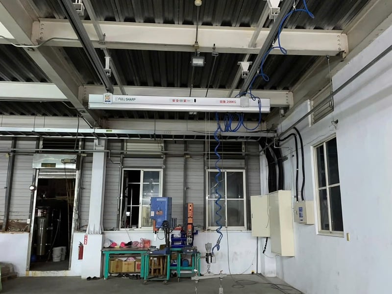 Thanh ray nhôm treo trần, cầu trục khí nén tay cầm cảm ứng lực