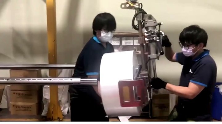 Thiết bị nâng hạ cuộn nguyên liệu. Thiết bị nâng cuộn giấy.