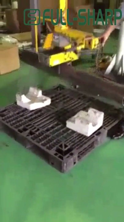Tay nâng trợ lực kẹp nâng hạ ống kim loại dài. Thiết bị nâng hạ tấm thép dài