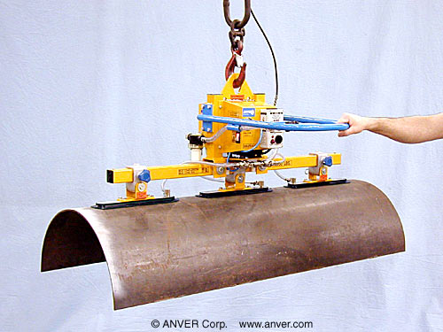 ANVER three pad electric powered vacuum lifter with oval cups for lifting aluminum fuel tanks 27″ diameter up to 100 lb (45 kg)