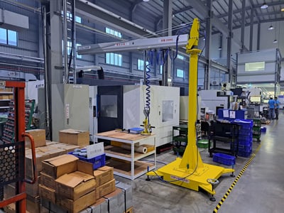 Cầu trục xoay khí nén đế di động với mặt hút khối silic chuyên dụng - ảnh 4