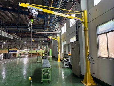 Cầu trục xoay ray 5T 200 kg và air balancer Knight Global nâng ắc quy - ảnh 6
