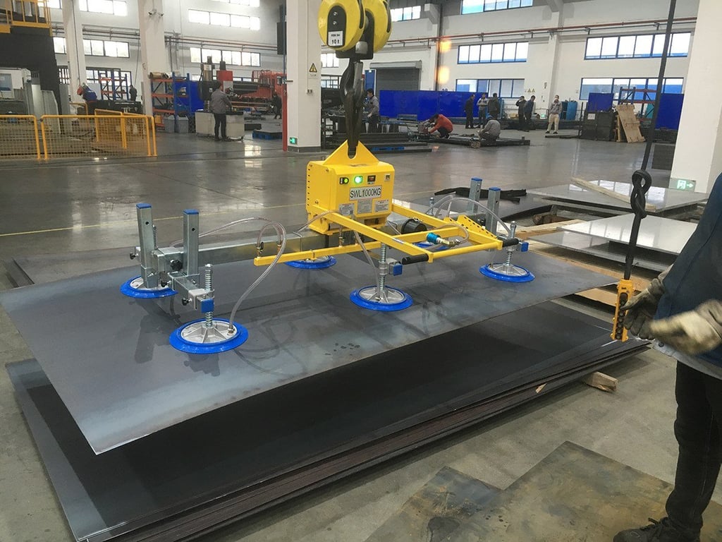 Horizontal handling of carbon-steel sheet