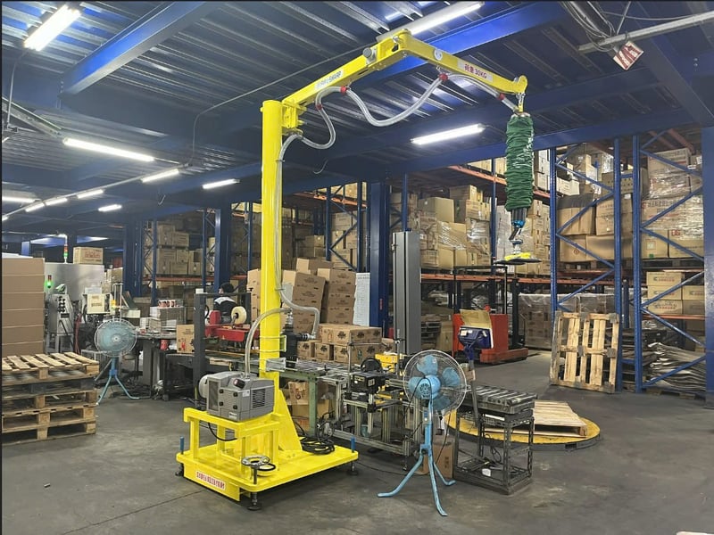Cầu trục xoay khớp nối đế di động hút thùng giấy bằng chân không