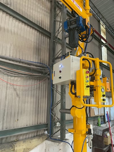 Cầu trục xoay 500 kg với pa lăng 500 kg nâng cuộn nguyên liệu - ảnh 3