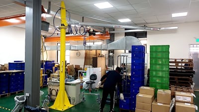 Cầu trục xoay ray nhôm treo pa lăng KITO và tool hút chân không - ảnh 6