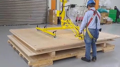Tool hút chân không khí nén hút và lật tấm gỗ