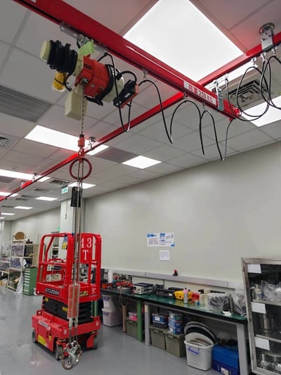 200 kg Overhead Rail System with KITO Electric Hoists for an R&D Office - photo 9