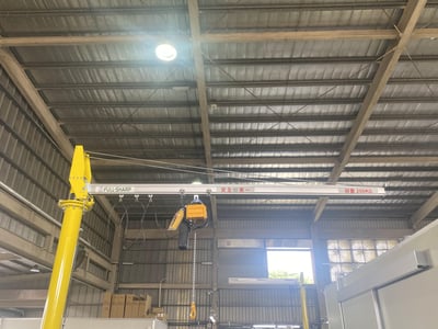 Pneumatic Jib Crane for Lifting Bicycle Frames on the Line - ảnh 28