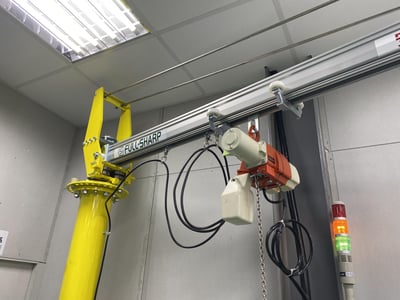 Mobile Articulating Jib Crane with Air Balancer and Carton Vacuum Lifter - ảnh 17