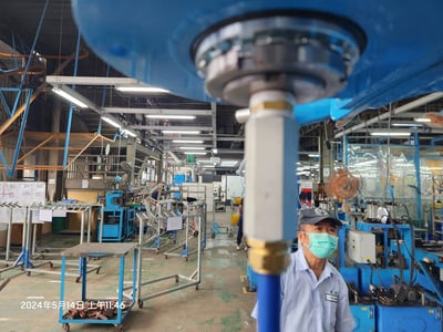 Cầu trục xoay khớp nối Air Balancer nâng khay nhựa 50 kg - ảnh 6