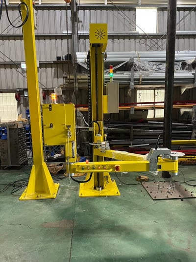 Tay nâng trợ lực kẹp trục airshaft rút khỏi lõi cuộn nguyên liệu - ảnh 2