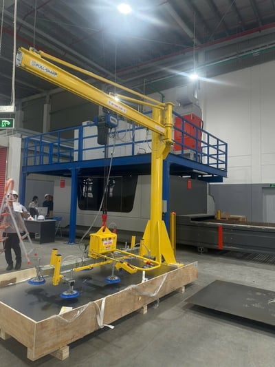 Cầu trục xoay 500 kg với mặt hút chân không dùng pin sạc - ảnh 44