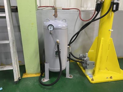 Cầu trục xoay khớp nối và palăng khí nén nằm hút thùng giấy - ảnh 5