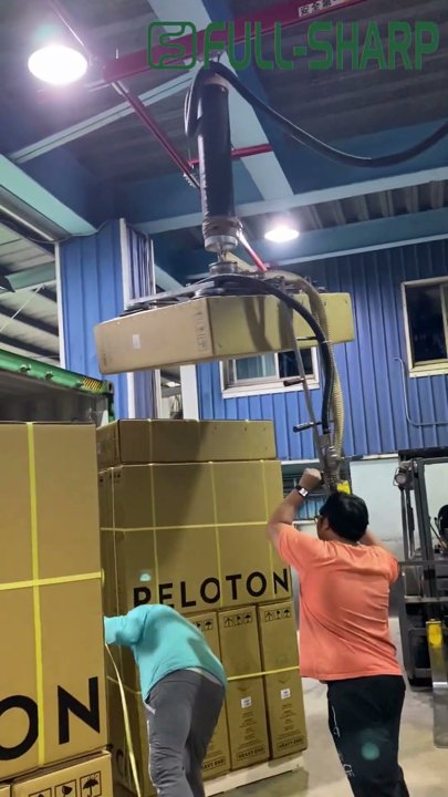 Thiết bị nâng hạ hút chân không sử dụng tay cầm dài nâng hạ thùng carton lớn đặt vị trí cao