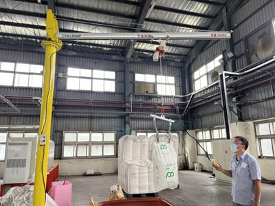 Mobile Aluminum Rail Jib Crane with KITO Hoist and Bag Clamp Tool - ảnh 13