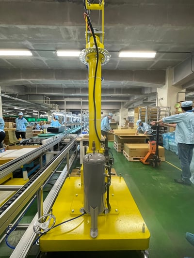 Cầu trục xoay khí nén 200 kg móc server, đế di động - ảnh 1
